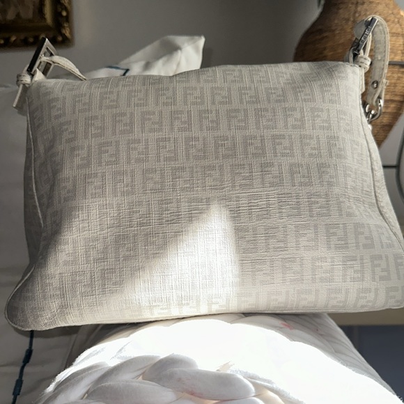 Authentic Fendi medium size bag - Picture 6 of 15